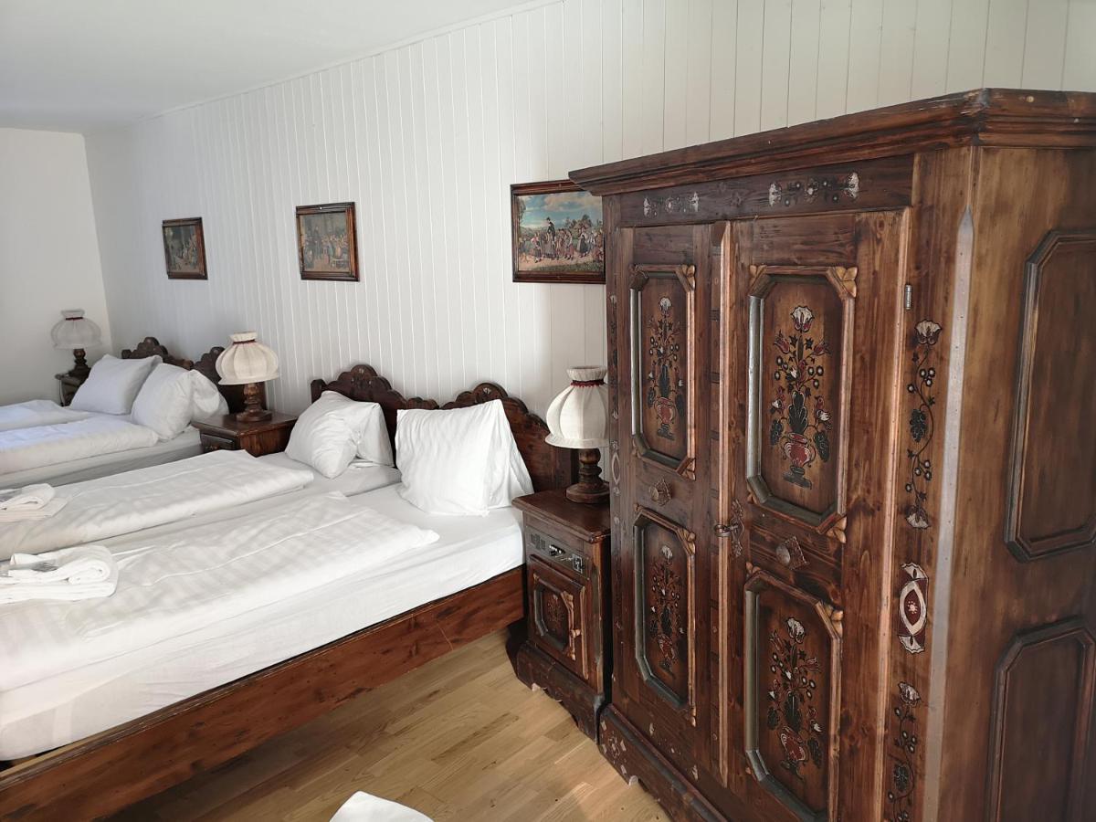 Hotel Historisches Piz Ela Berguen